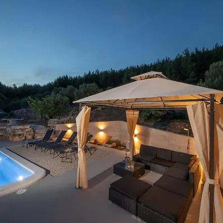 Vakantiehuis Stone House Prapatna