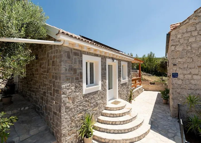 Ferienhaus Stone House Prapatna
