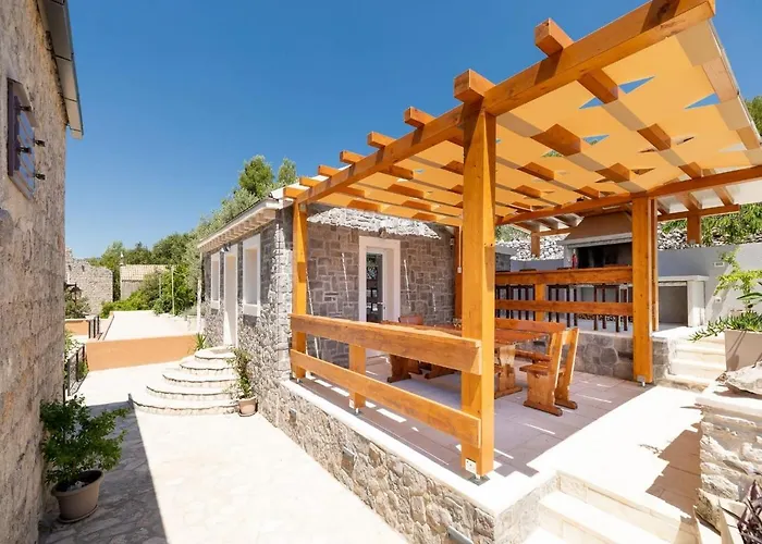 Stone House Prapatna Ferienhaus *