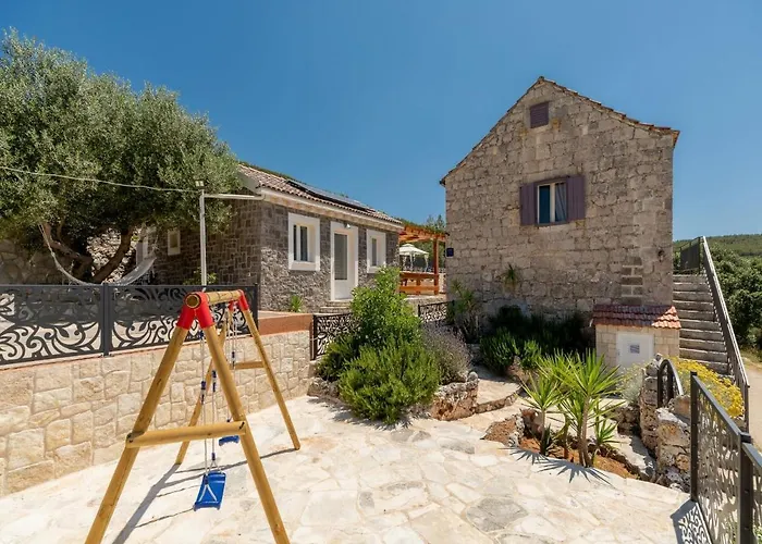 Stone House Prapatna Ferienhaus *