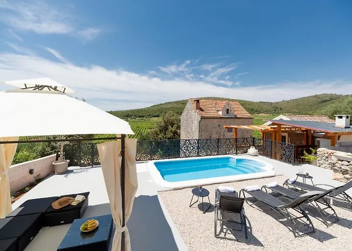 Stone House Prapatna Ferienhaus *