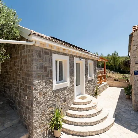 Nyaraló Stone House Prapatna