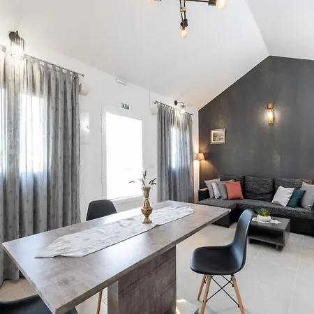 Stone House Prapatna Hébergement de vacances