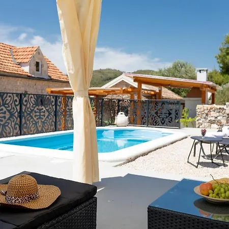 Hébergement de vacances Stone House Prapatna