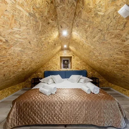 Stone House Prapatna Hébergement de vacances *