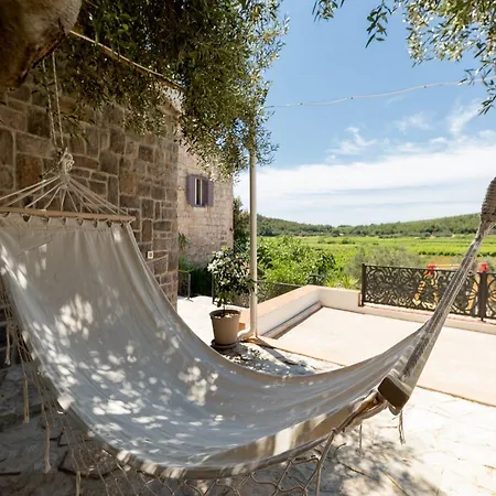 Vakantiehuis Stone House Prapatna *